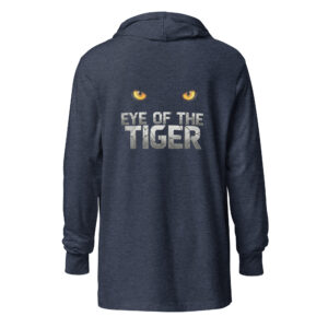 Camiseta de manga larga con capucha Despierta tu Instinto: 'Eye of the Tiger' - Diseño de Alta Definición - Imagen 3